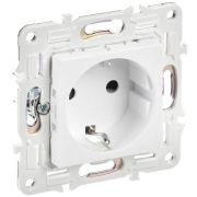 Розетка SKANDY 16А с заземл. защ. шторки безвинт. крепл. SK-R06W арктич. бел. IEK SK-R14-16-1-K01