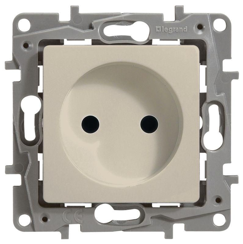 Розетка 1-м СП Etika 16А IP20 250В 2P без заземл. немецк. стандарт винтов. клеммы механизм сл. кость IEK 672320