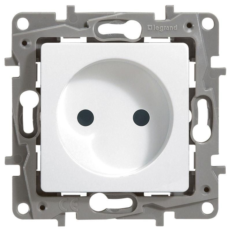 Розетка 1-м СП Etika 16А IP20 250В 2P без заземл. немецк. стандарт винтов. клеммы механизм бел. IEK 672220