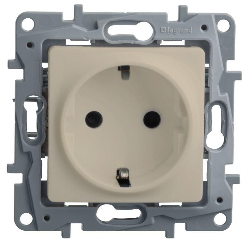 Розетка 1-м СП Etika 16А IP20 250В 2P+E с заземл. немецк. стандарт винтов. клеммы механизм сл. кость IEK 672321